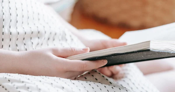 15 Screen-Free Hobbies for Evenings When You’re Tired of Scrolling